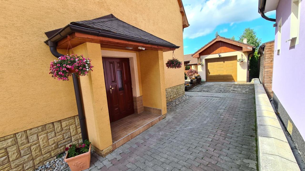 Rodinny Dom "Ako Doma" Veľký Slavkov Exteriör bild
